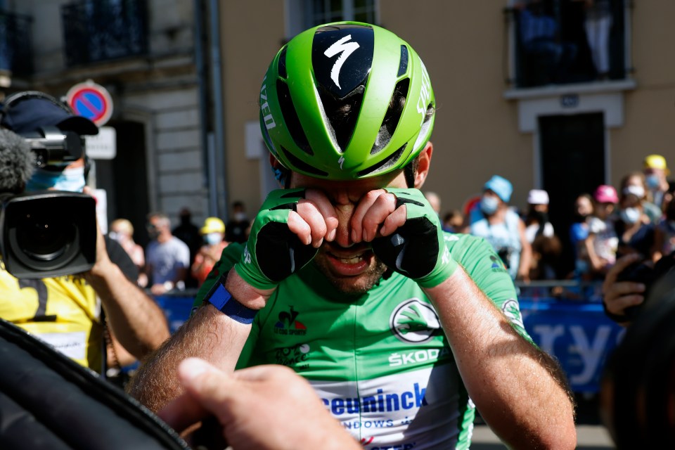 Cav is overcome with emotion after equalling the Tour de France record