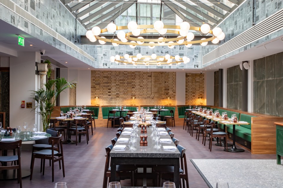 The on-site restaurant Forme & Chase is the main dining area for breakfast and dinner