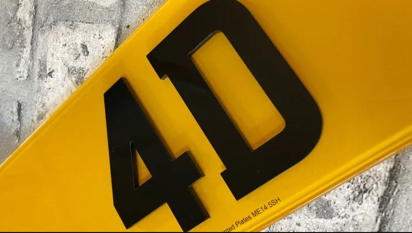 a yellow license plate that says 4d on it