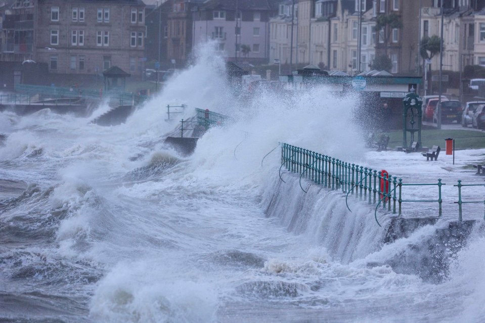 Huge waves during the brunt of Storm Malik