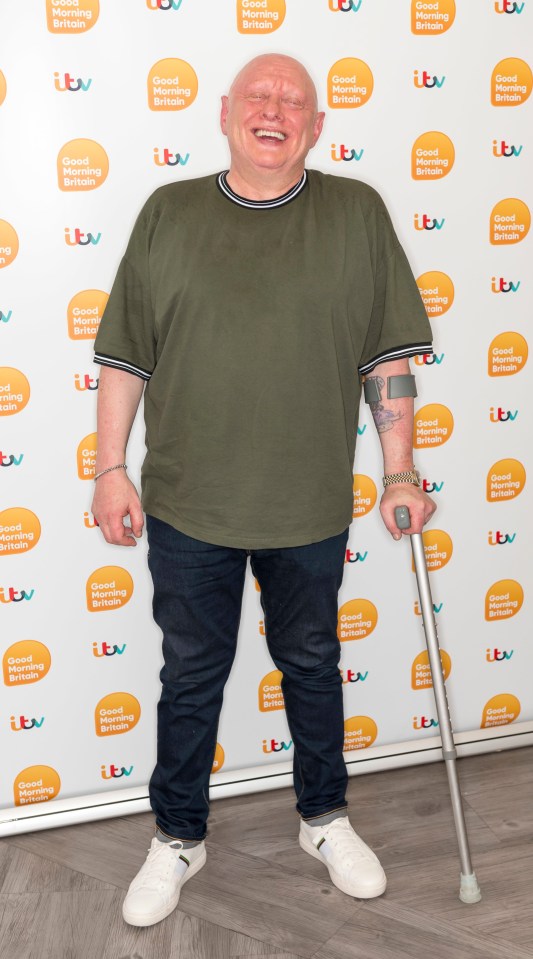 Happy Mondays' Shaun Ryder will be swapping his microphone for a chef's hat