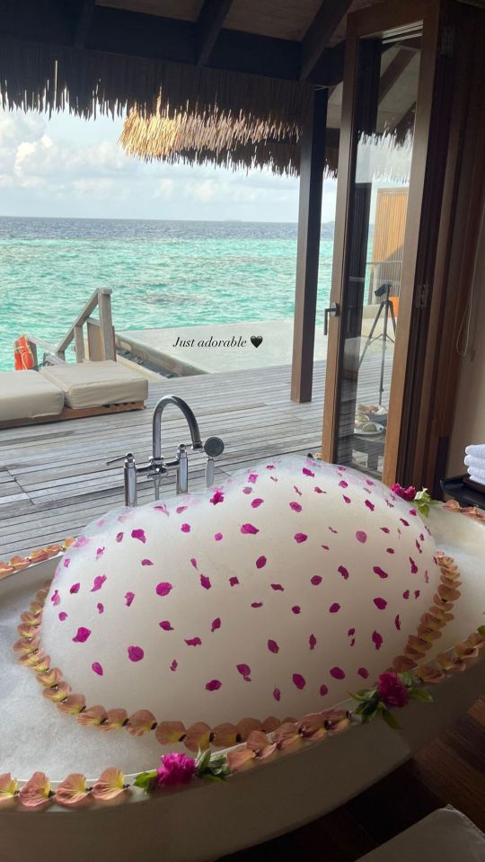 The couple's room includes a large bathtub and a breath-taking sea view