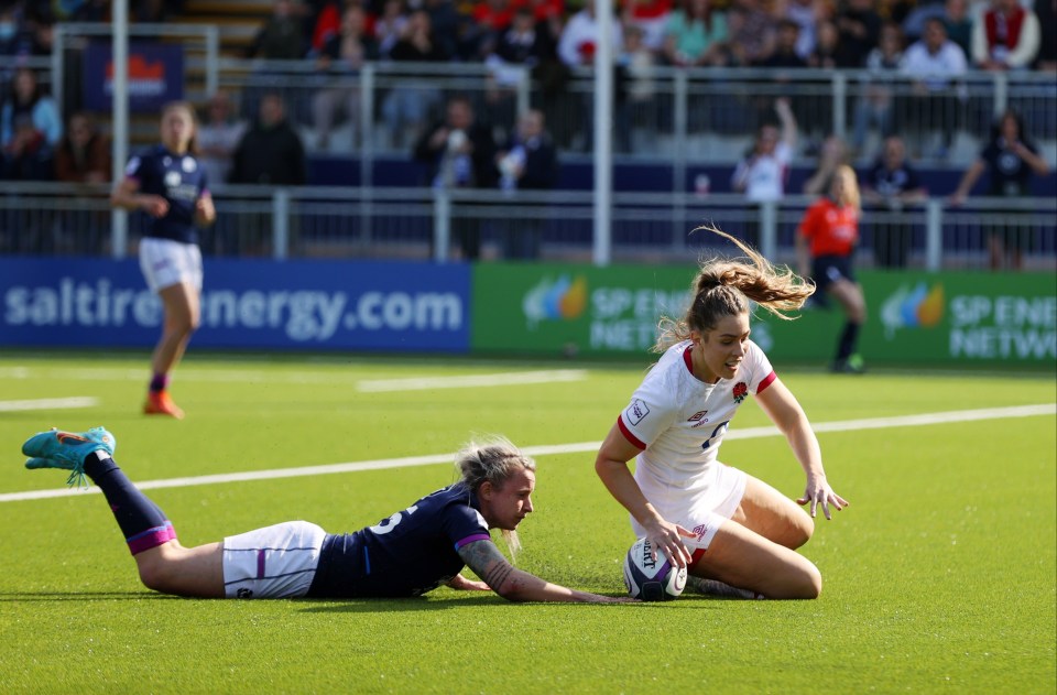 Holly Aitchison crossed for England's seventh try