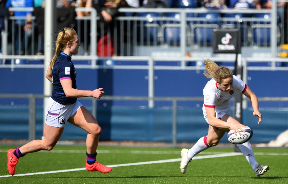 England winger Abby Dow scored the pick of the tries