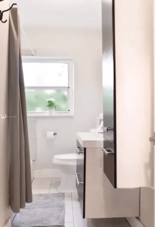 In the pictures, the bathroom looked clean, light and had nice fittings