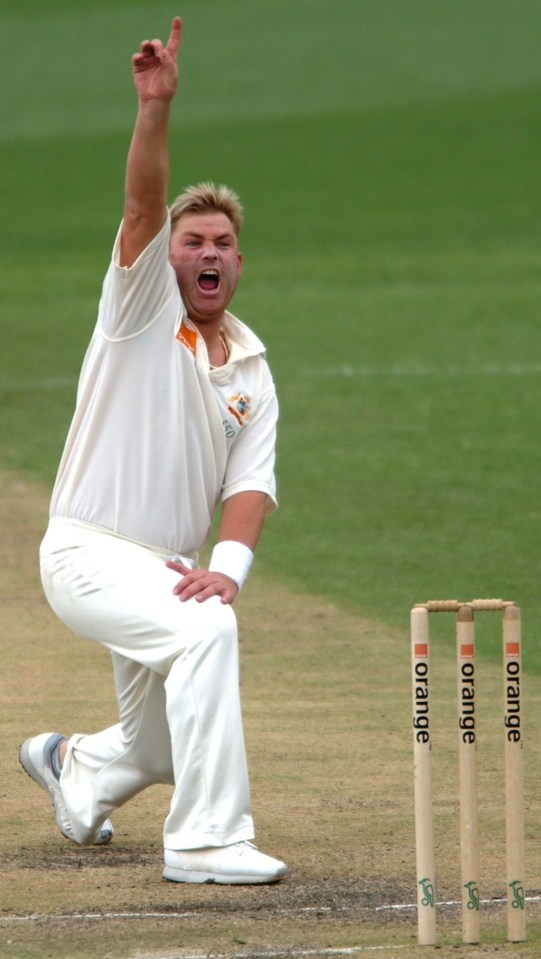 Warney appealing for a wicket during a test match against New Zealand in 2001