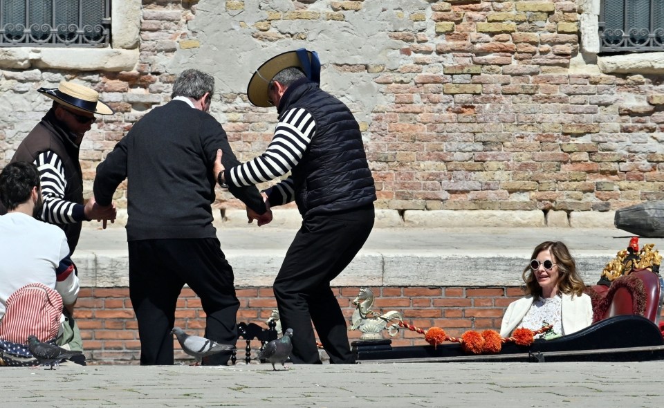 Trinny looked relaxed as she and advertising mogul Charles prepared for a ride on the Grand Canal