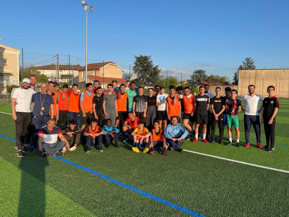 SunSport's Isabelle Barker (centre) with the current crop of players at SC Bron-Teraillon