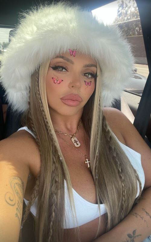 The star loves sharing sizzling selfies on Instagram