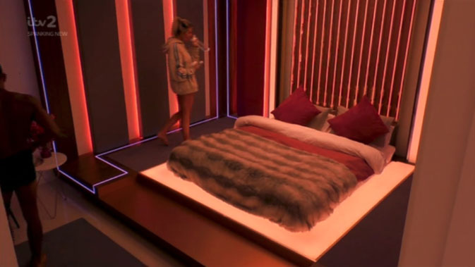 She went into the Hideaway with Wes wearing ex Eyal's jumper