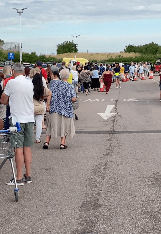 Hundreds queue to purchase water in Tesco