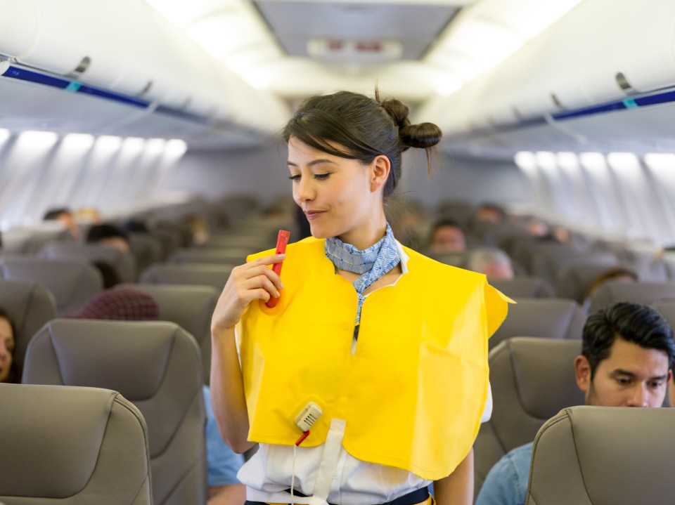 Passengers often make mistakes when using life jackets and oxygen masks because they don't listen to the demonstration