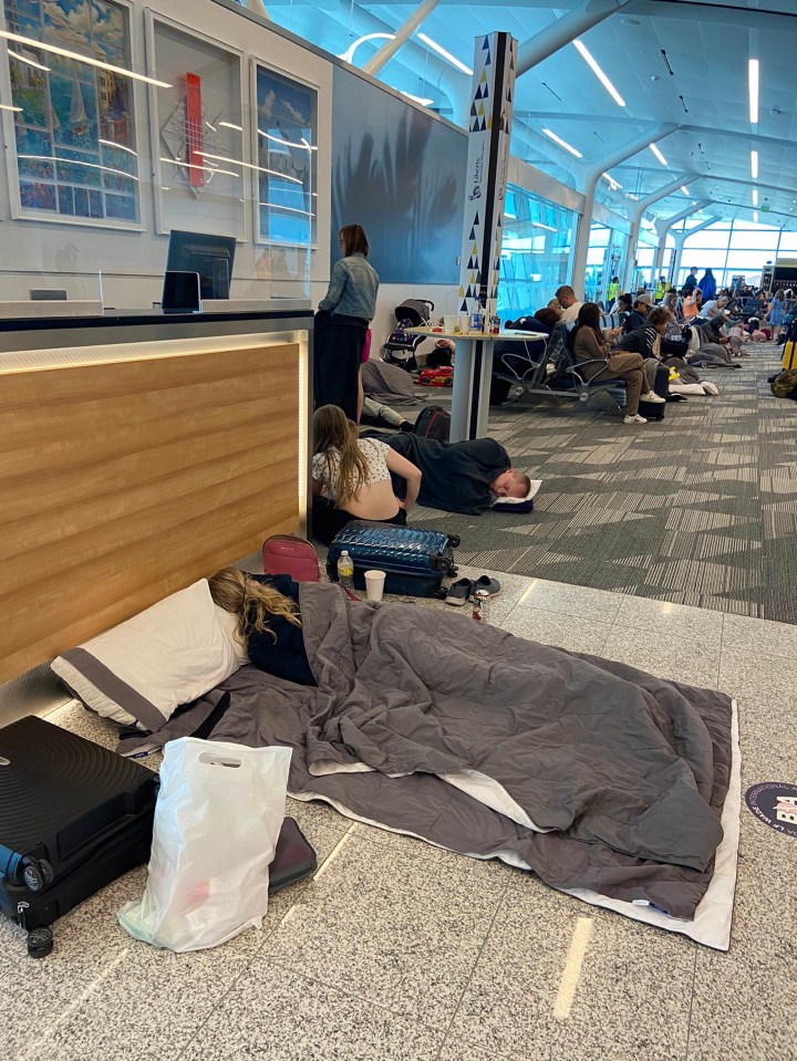 American Airlines has issued an apology to the passengers