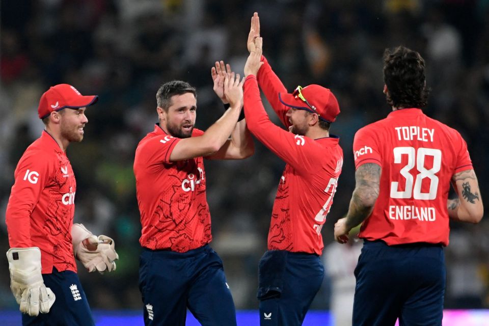 England defeated Pakistan in an impressive display in Lahore