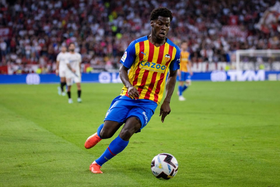 Yunus Musah playing for Valencia CF
