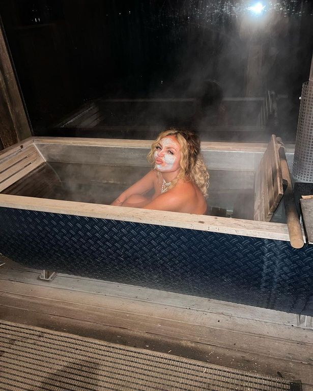 Jesy Nelson posed in an outdoor bath while on holiday with her boyfriend