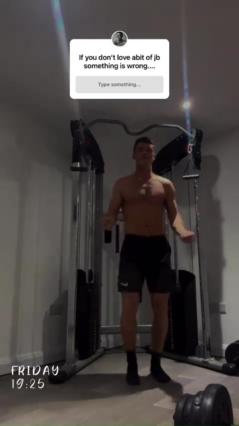 He belted out a Justin Bieber tune while hitting the weights machine