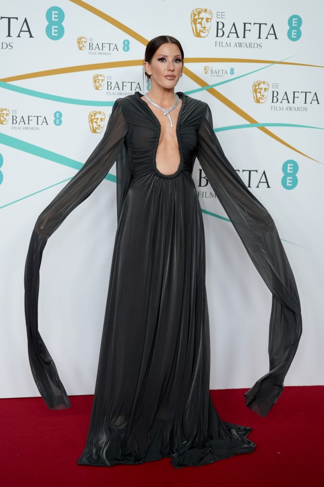 Ellie looked sensation in a low cut gown