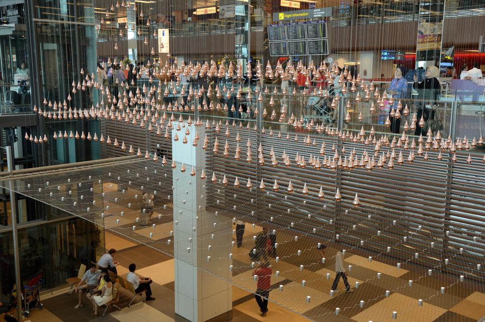 Kinetic Rain is an art installation with more than 1216 drops of bronze suspended in the air that move in a synchronized choreography