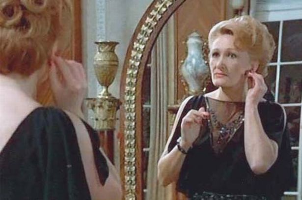 Her mother was actress Jennifer Hill