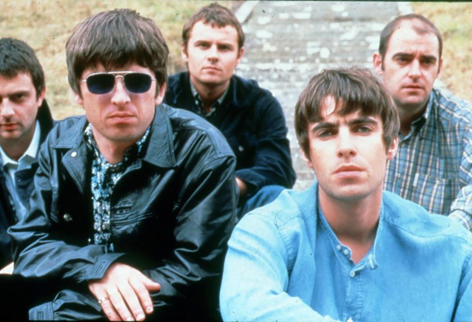 T7N63A OASIS Promotional photo of UK rock group about 1996 with Liam front left with Noel Gallagher