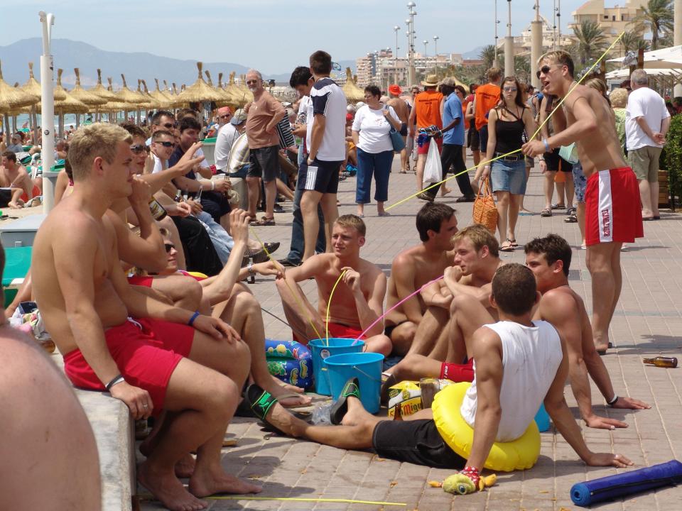 Tourists tend to drink more on the streets rather than in a bar in Arenal