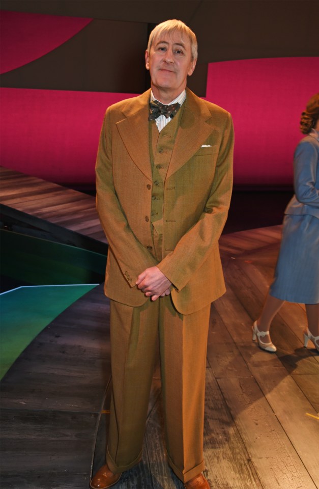 He's set to play boozy university professor Alan Cornwall in the sitcom's sequel