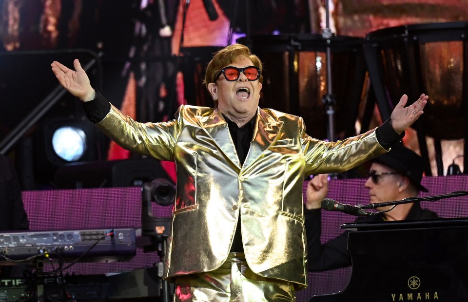 Elton John fans were left gutted when he was not joined on stage by Dua Lipa at Glastonbury