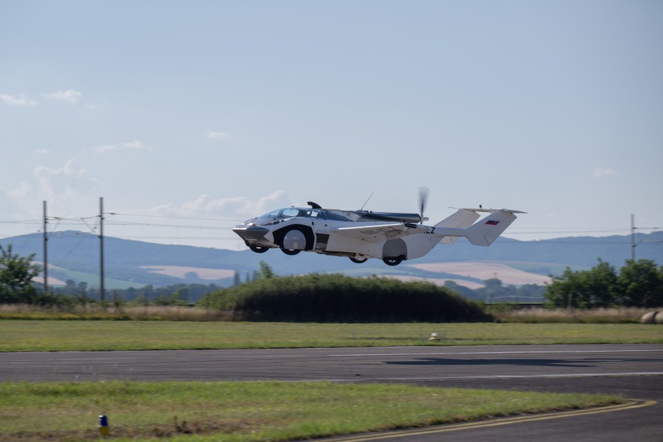 Jezza is left speechless, as the trio are confronted by a FLYING CAR