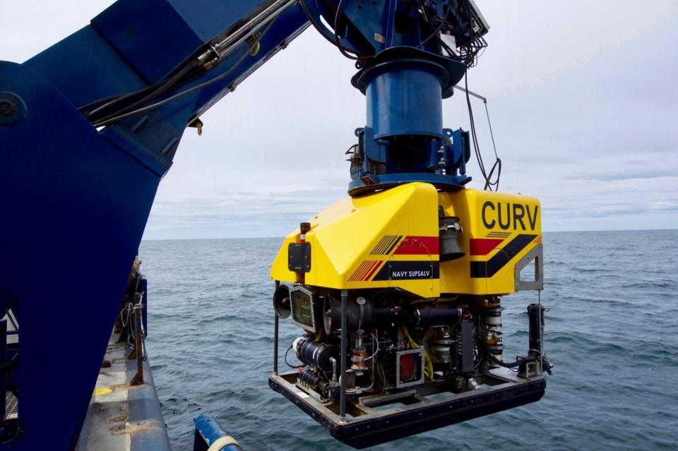 KPYEGF The R/V Atlantis, a U.S. Navy owned research vessel, deploys the cable-controlled Undersea Recovery Vehicle (CURV-21) off the coast of Comodoro Rivadavia, Argentina. The CURV is designed to meet the U.S. Navy?s deep ocean recovery requirements down to a maximum depth of 20,000 feet, and is being used to support the Argentine Navy?s search for the ARA San Juan (S-42) (U.S. Navy