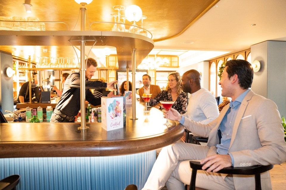Guests have plenty of bars, lounges, terraces, and reading rooms to choose from