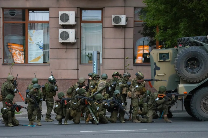 Wagner fighters in position outside the military headquarters in Rostov