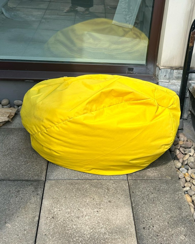 Ekin posted a picture of the infamous yellow beanbag which immediately drew attention from fans