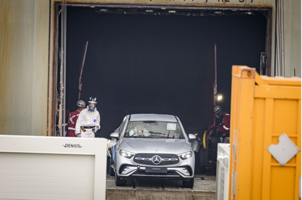 The salvage teams hope to unload 1000 roadworthy cars in the next week