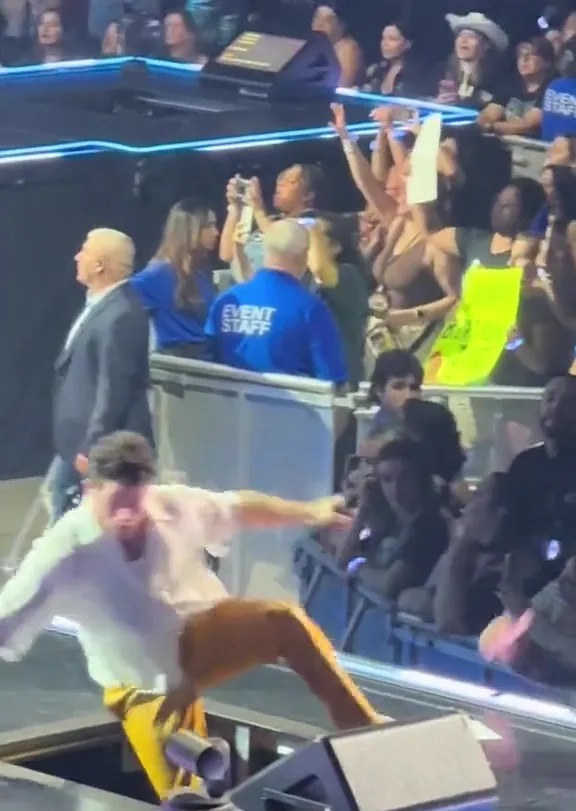 Nick wasn’t hurt and managed to carry on with the show