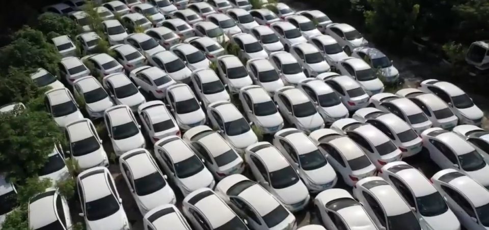 Hundreds of identical electric vehicles were found abandoned in China