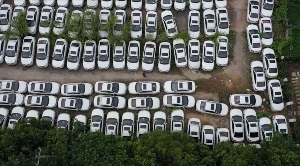 All cars are curiously from the same manufacturers and in the same colours