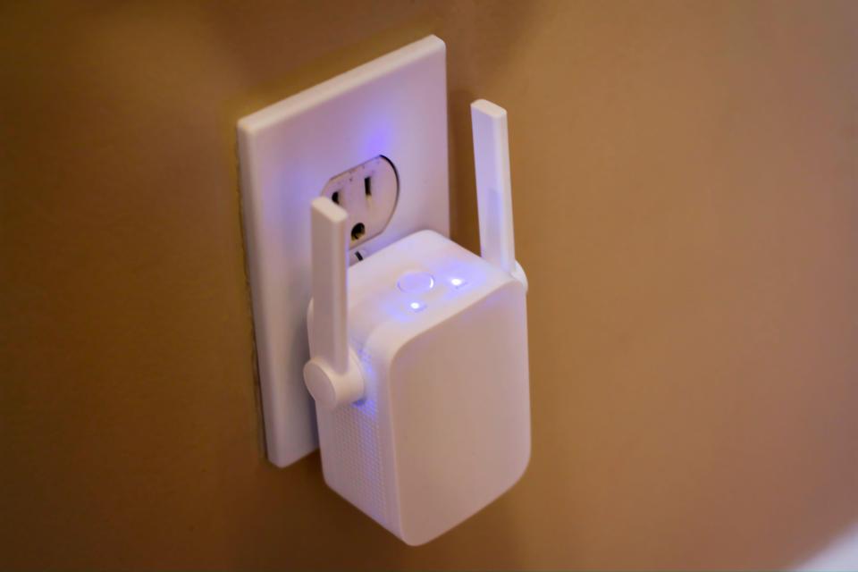 An example of a plug-in Wi-Fi extender
