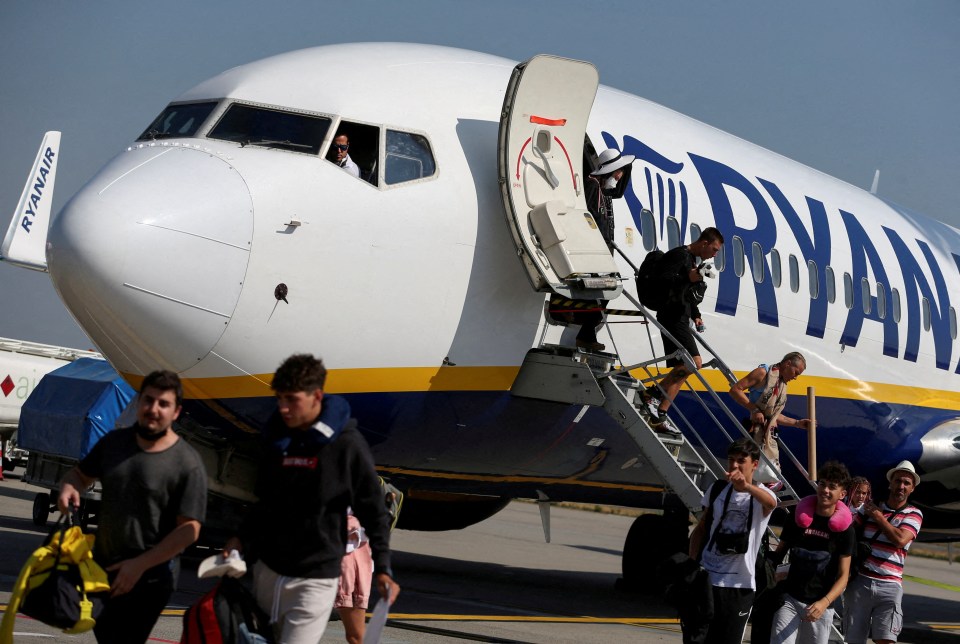 Ryanair  is cutting its winter flight schedule due to delays in the delivery of new Boeing 737 planes