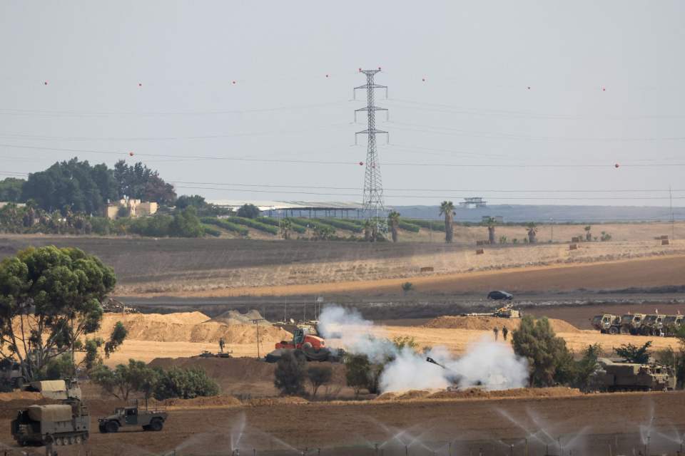 Israeli soldiers fire artillery cannon towards Gaza Strip from the Israel-Gaza border