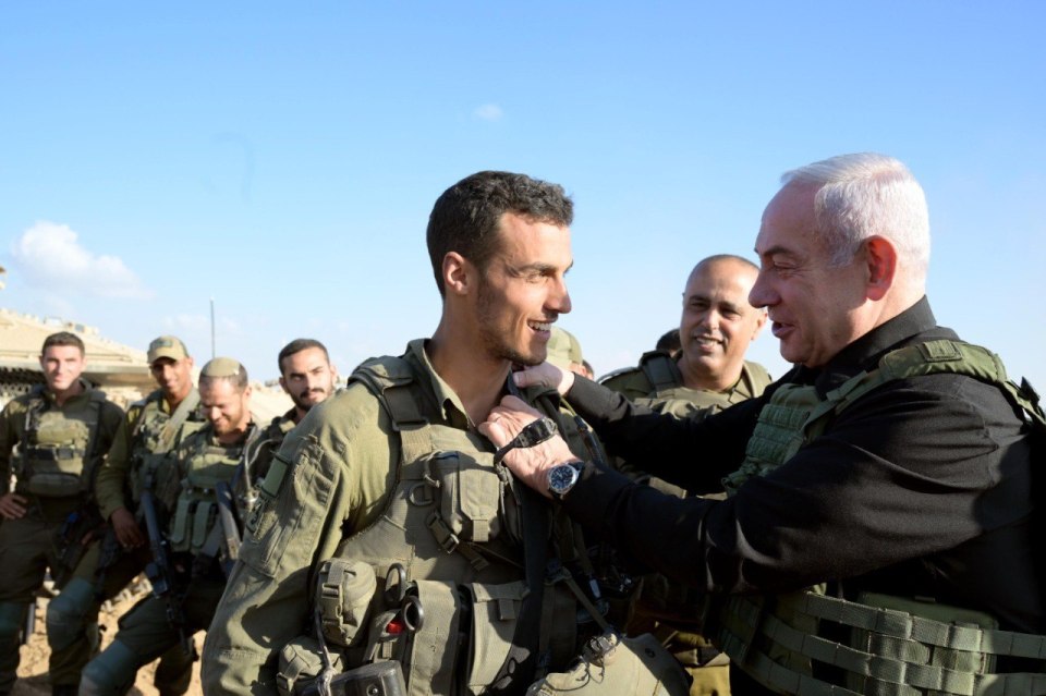 Israeli Prime Minister Netanyahu met with combat soldiers at the Gaza border