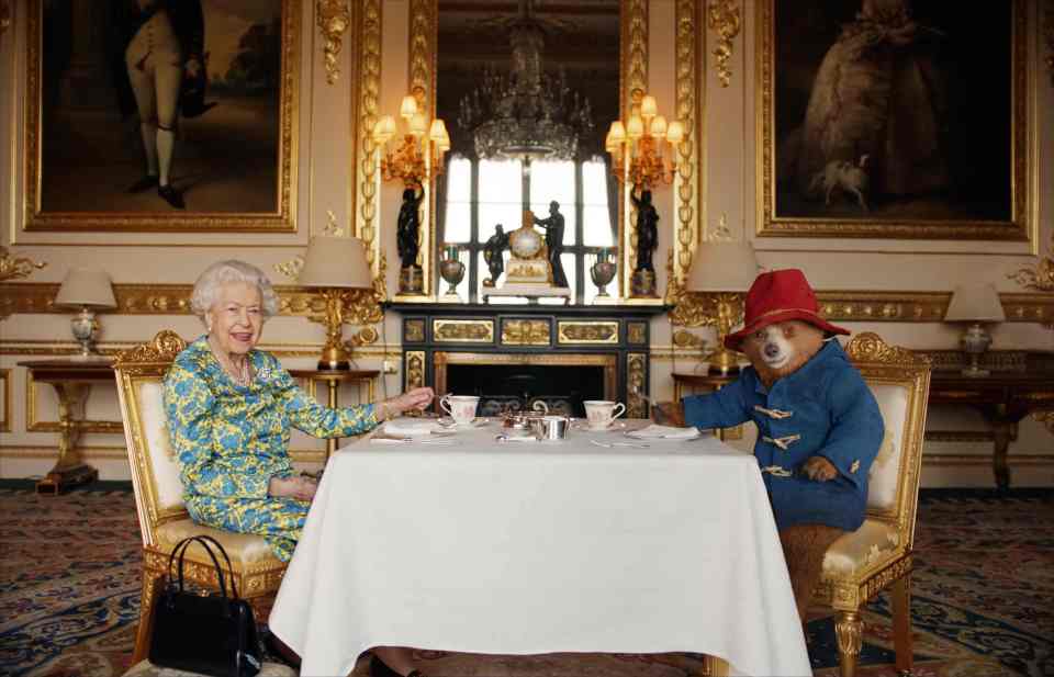 Her Majesty having tea with Paddington in the iconic sketch