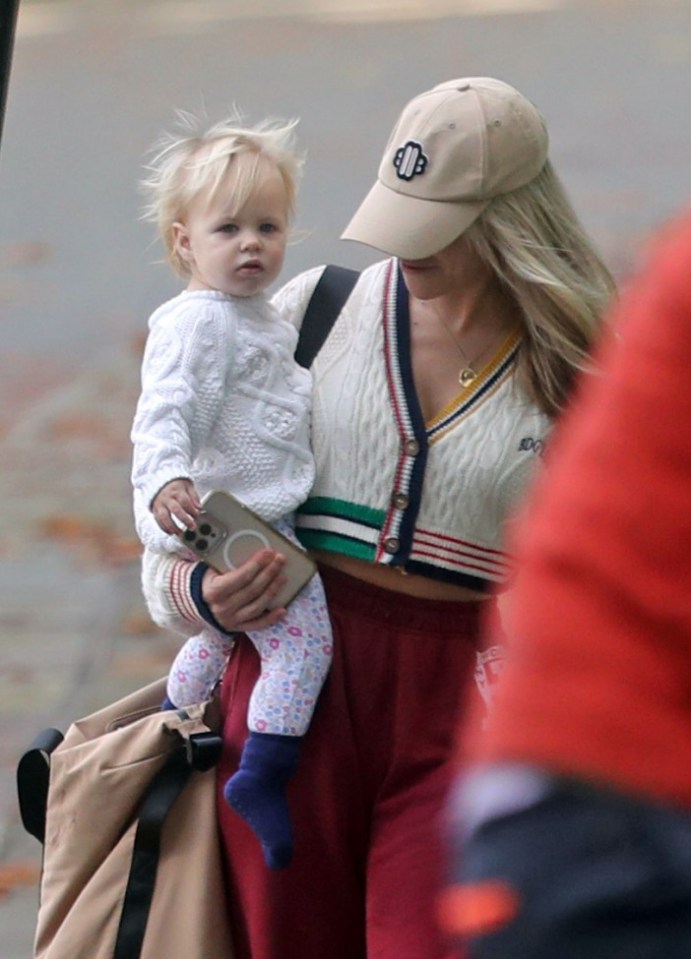 MUST BYLINE: EROTEME.CO.UK Chloe Madeley appears in good spirits and is seen smiling despite news that her husband James Haskell reportedly was partying with DJ Chloe McLennan at Ibizas Ocean Beach club weeks before marriage split. The 36-year-old personal trainer enjoyed a carefree lunch date with her daughter Bodhi at Côte Restaurant in Hampstead. EXCLUSIVE November 4, 2023 Job: 231105L1 London, England