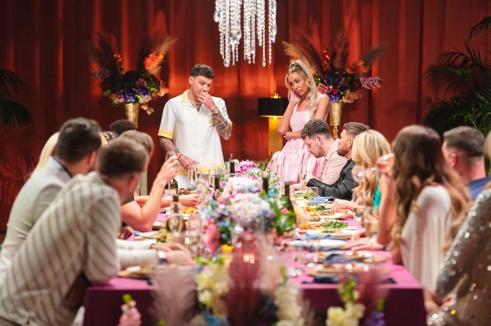 JJ and Ella's secret texts were revealed in an explosive dinner party