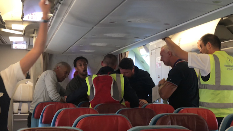 Usage fee is a minimum of ¿150 per image. Sent by Justin Beaumont jbeaumont@solosyndication.com. Plane mutiny kept a gang rapist in the UK: Somali man whose deportation from the UK was stopped by plane passengers raped a 16-year-old girl in London and his accomplice went on to fight for ISIS. The deportation of Yaqub Ahmed was dramatically halted by plane passengers. http://www.dailymail.co.uk/news/article-6273199/Somali-man-deportation-stopped-good-plane-passengers-revealed-gang-rapist.html