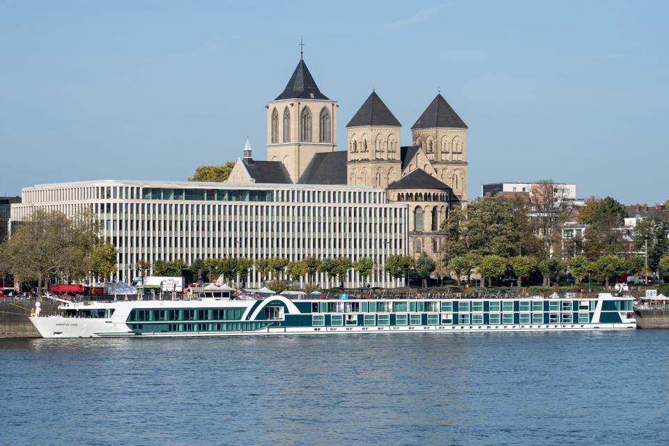 2KDMCBM river cruise ship AMADEUS CARA in Cologne, Germany