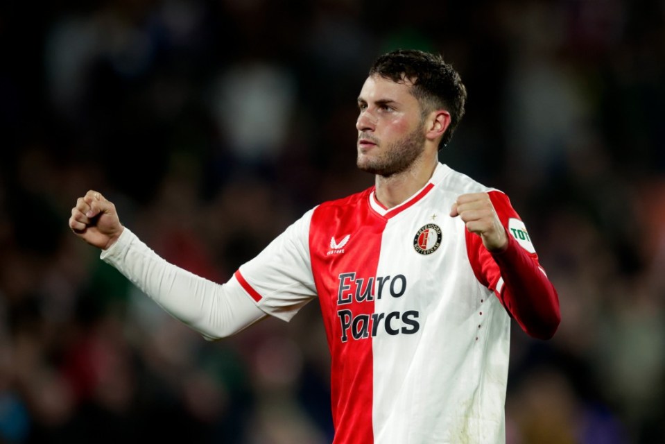 ROTTERDAM, NETHERLANDS - OCTOBER 21: Santiago Gimenez of Feyenoord celebrates 2-0 during the Dutch Eredivisie match between Feyenoord v Vitesse at the Stadium Feijenoord on October 21, 2023 in Rotterdam Netherlands (Photo by Pim Waslander/Soccrates Images/Getty Images)