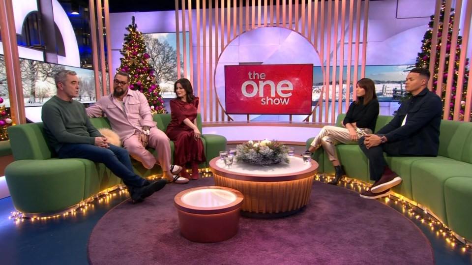 The Hollywood star sat with his back facing Nigella Lawson which fans branded as 'rude'