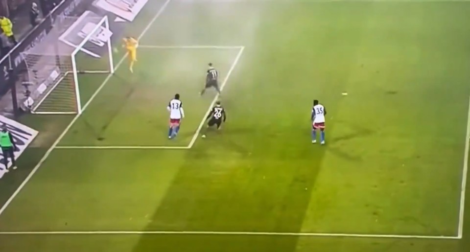 Guilherme Ramos delivered a poor pass back to goalkeeper Heuer Fernandes