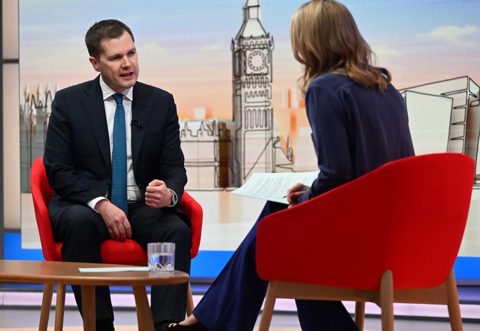 The ex-Immigration Minister says the PM is knowingly pretending new legislation to kick out small boat migrants will work